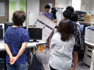 研究室見学の様子6