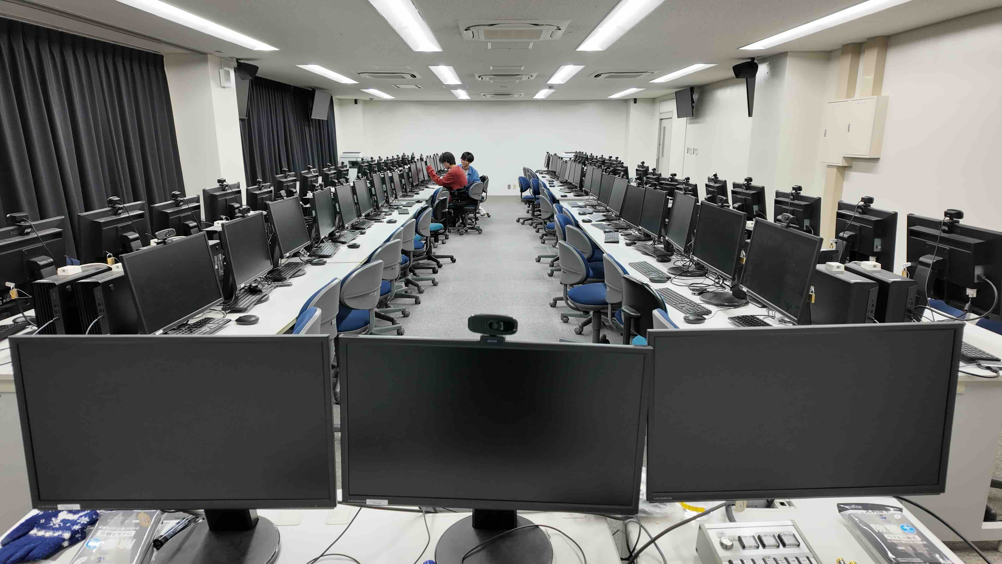 コンピュータ演習室（8号館201演習室）